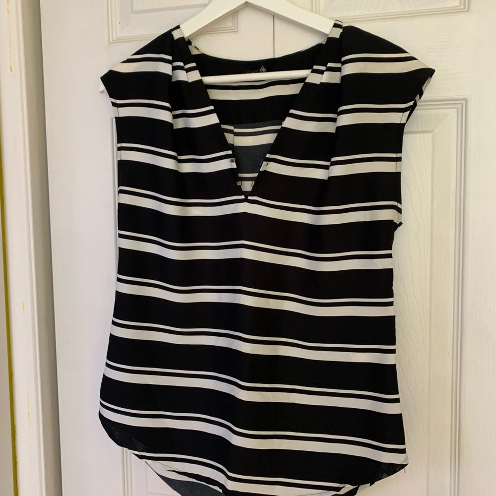 Dynamite Black and White Cap Sleeve V-Neck Blouse